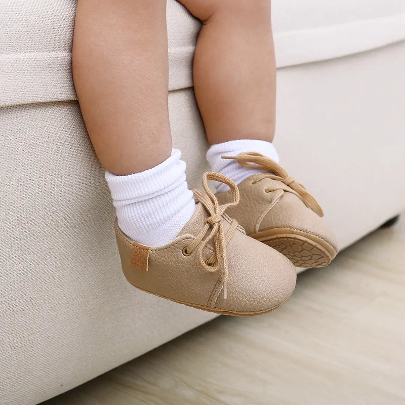 Como selecionar tamanhos de sapatos de bebê com base na idade do seu bebê: um guia – Aston Baby插图