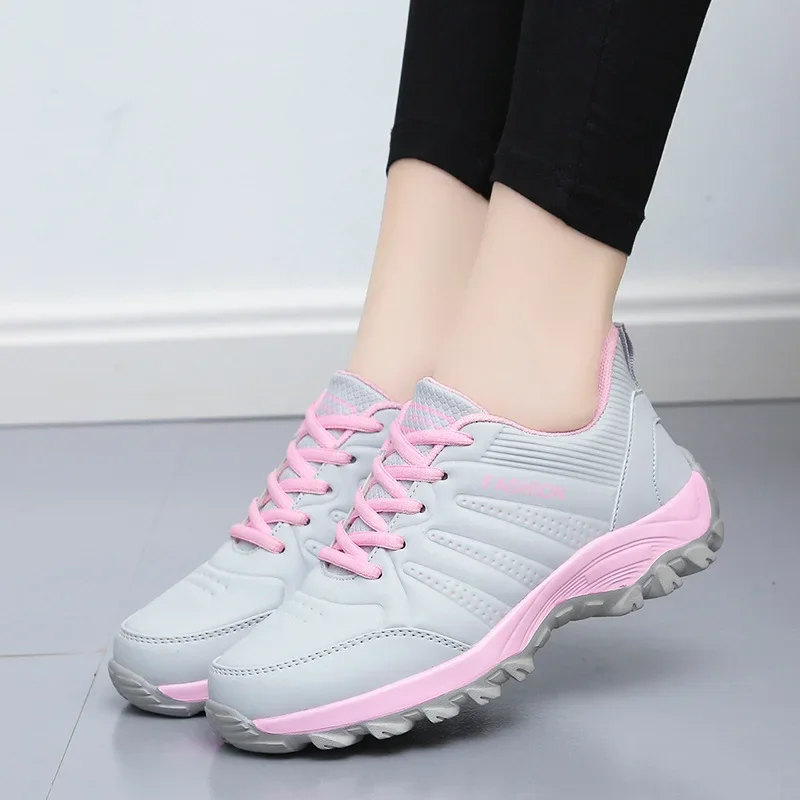 Conquering the Elements: waterproof running shoes women’s插图2