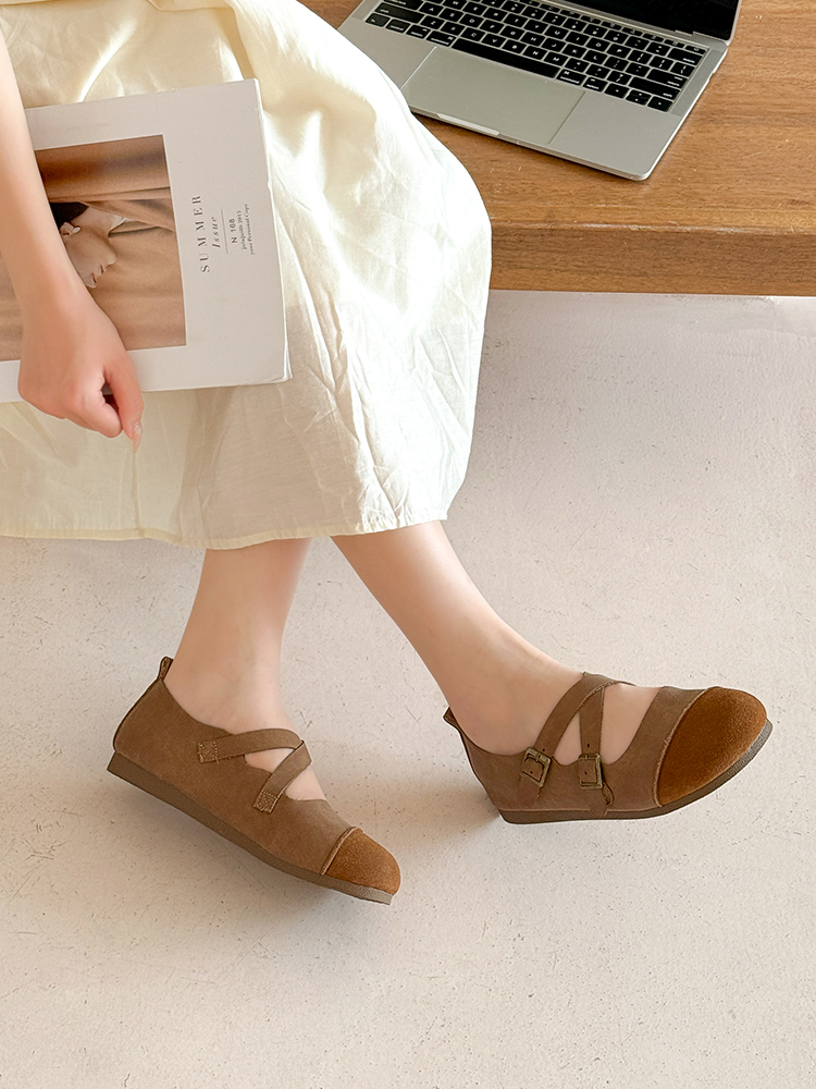 The Versatile Charm of Womens Brown Casual Shoes插图3