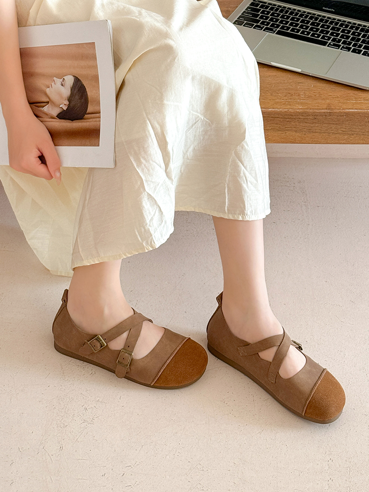 The Versatile Charm of Womens Brown Casual Shoes插图2