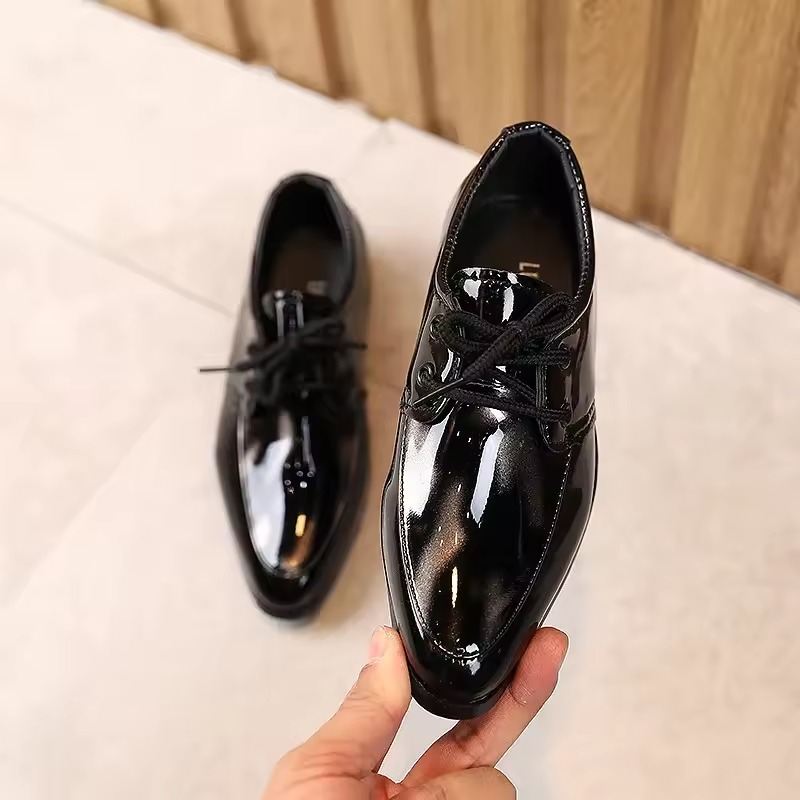 best way to stretch leather shoes