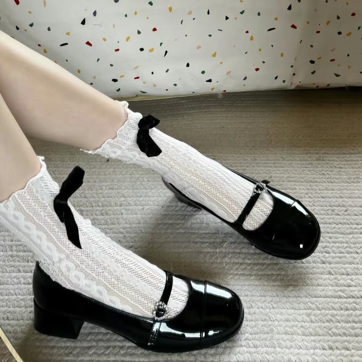 round toe mary jane shoes