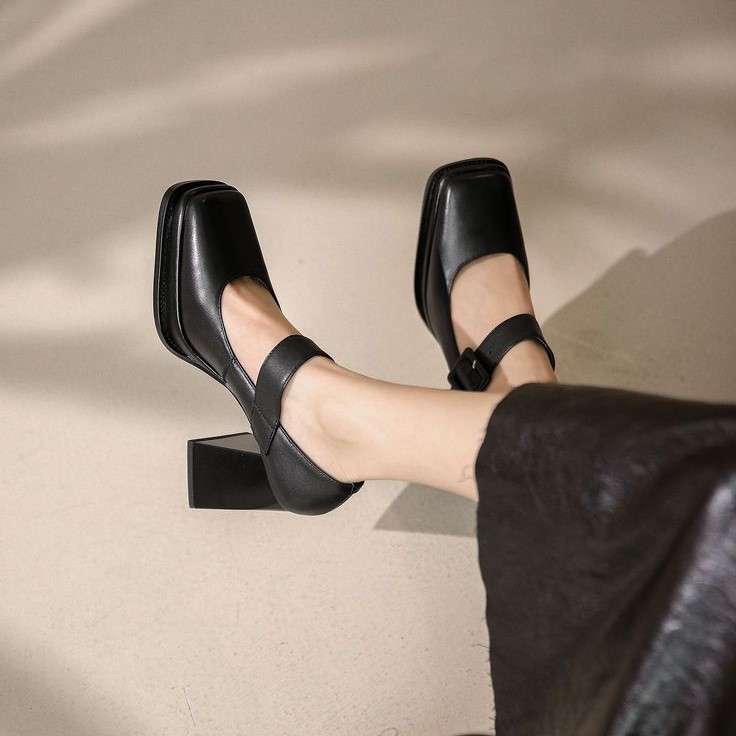 square toe mary jane shoes