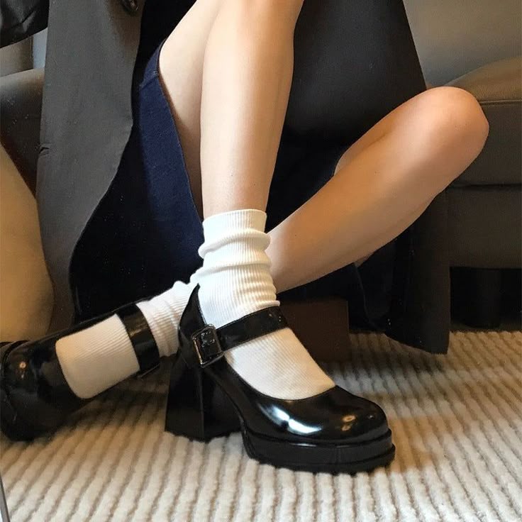 round toe mary jane shoes