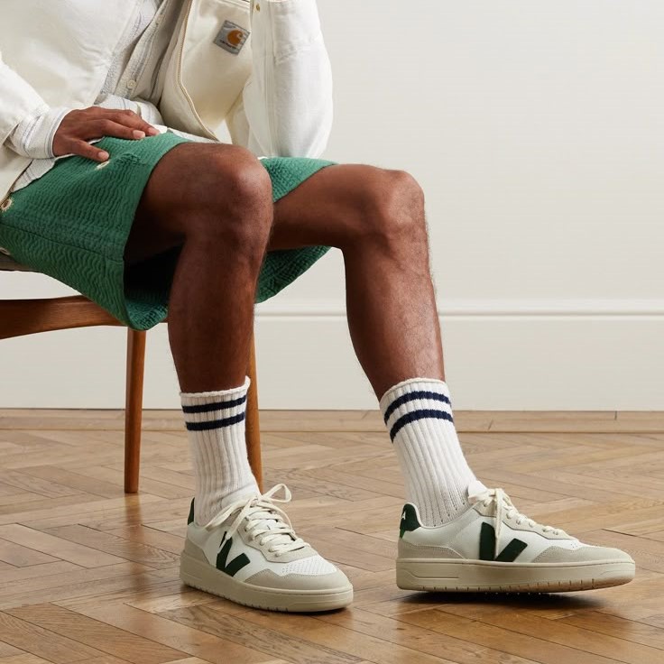 what size is a 42 in men’s shoes