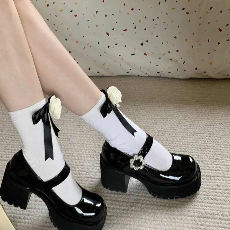 round toe mary jane shoes