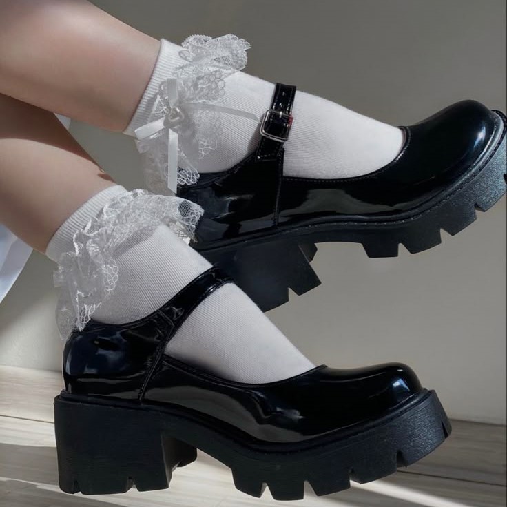 socks with mary jane shoes