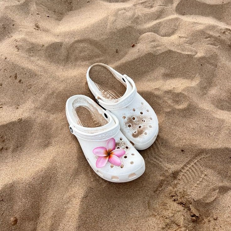 crocs beach shoes