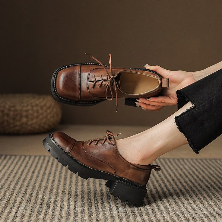 do brown shoes go with black pants