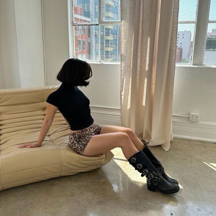 skirt and boots outfit