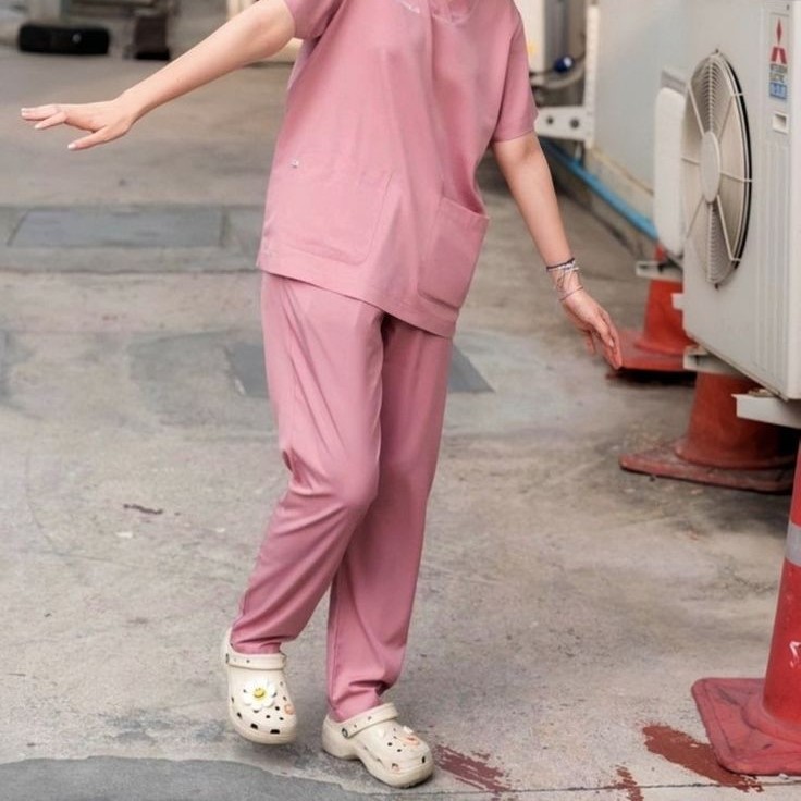crocs nursing shoes