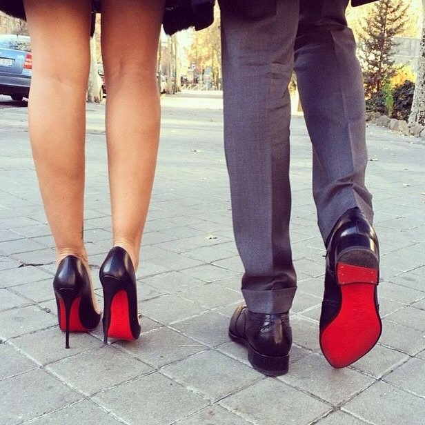 who makes red bottom shoes