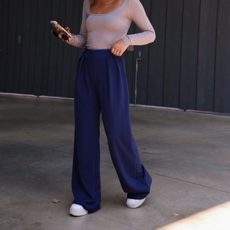 what shoes to wear with navy pants female
