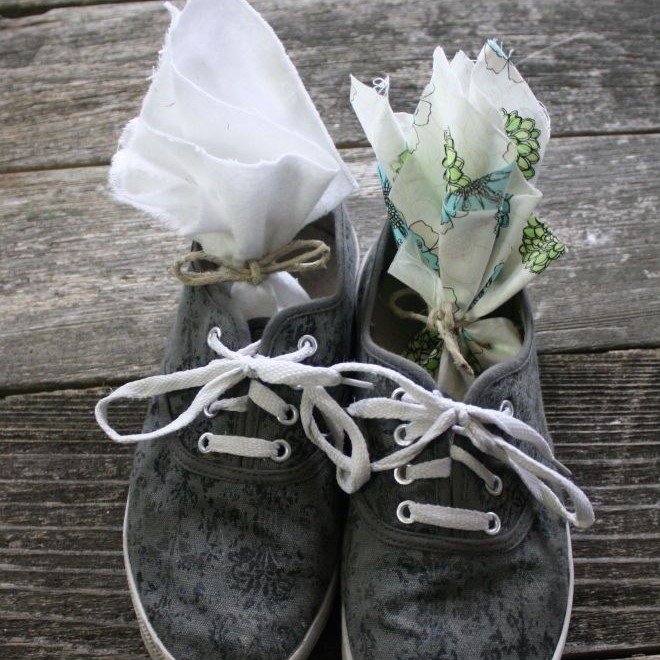 how to fix stinky shoes