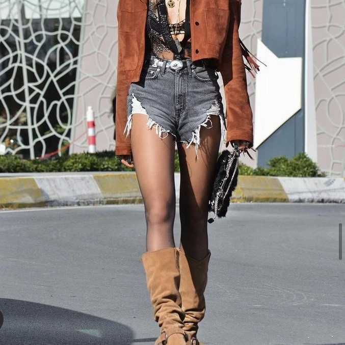 shorts and boots outfit ideas