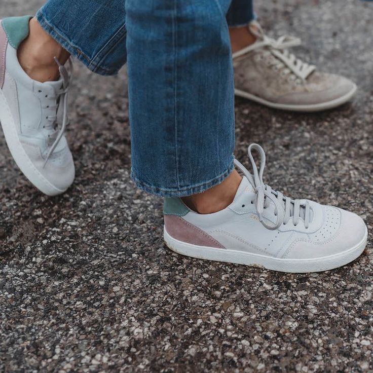 bar lace shoes