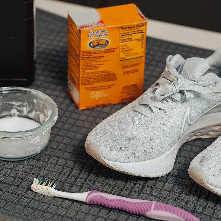 how to bleach white shoes