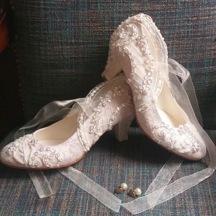 lace bridal shoes