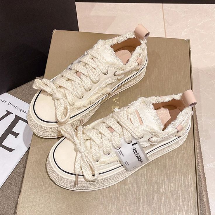 thick lace shoes