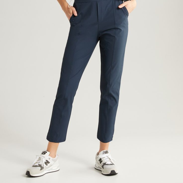 what shoes to wear with navy pants female