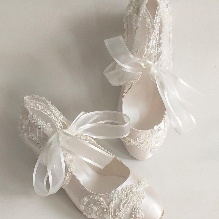 lace bridal shoes