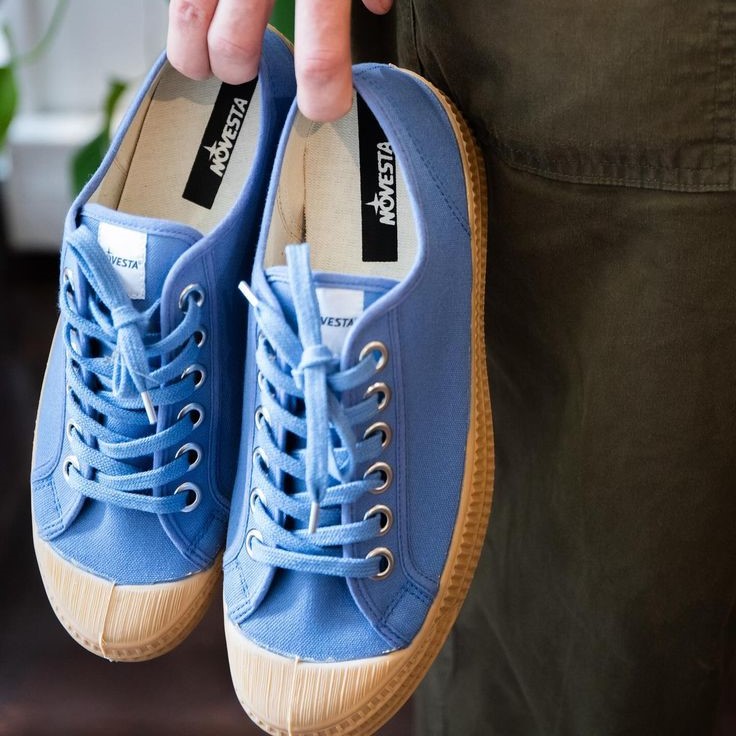bar lace shoes