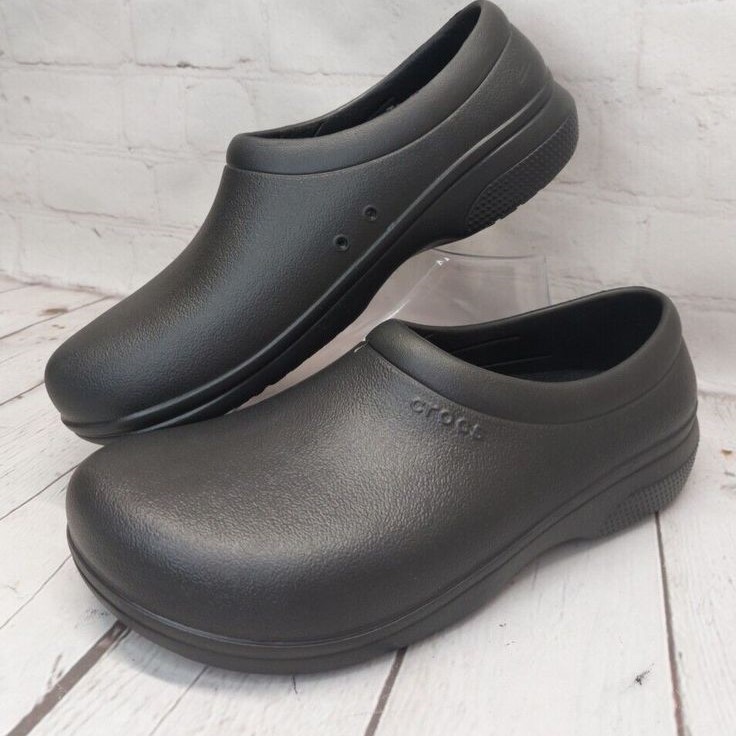 are crocs closed toe shoes