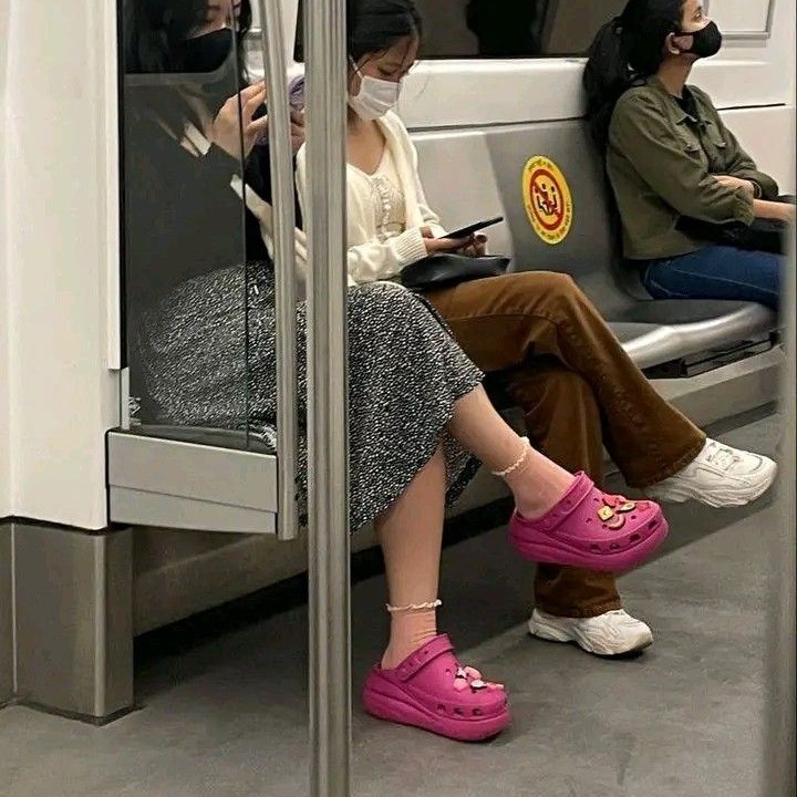 crocs non slip shoes