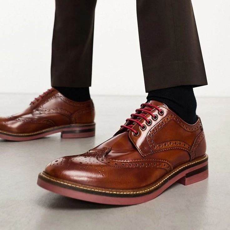 do brown shoes go with black pants