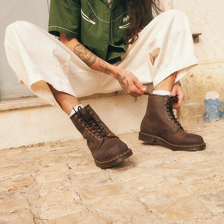 brown boots men outfit