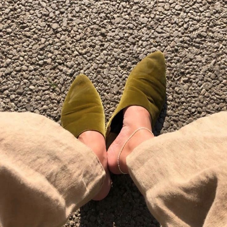 how to clean velvet shoes
