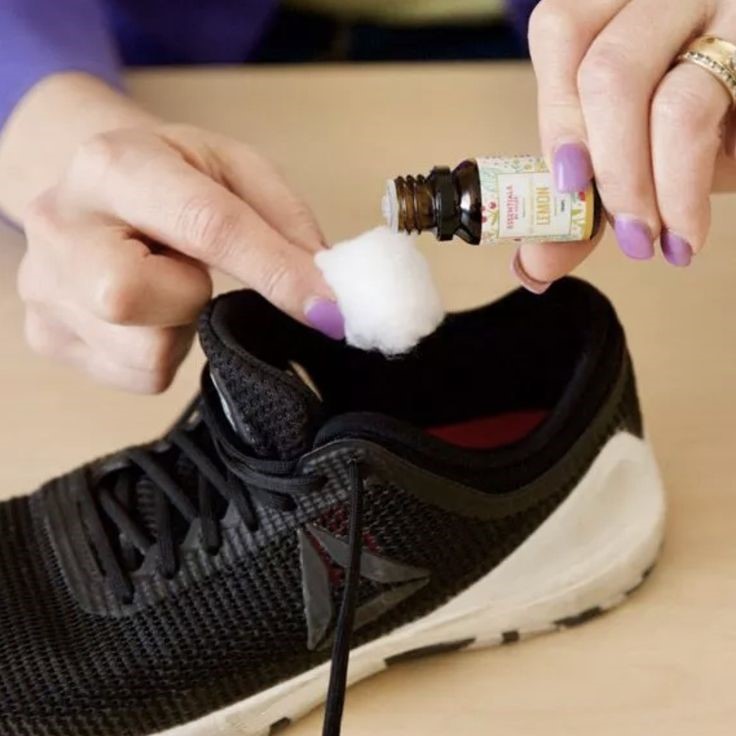 what to put in shoes for smell