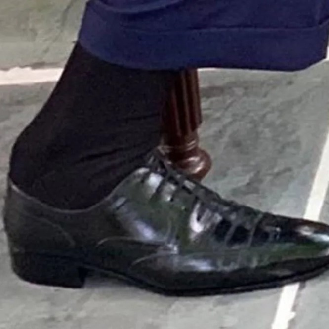 does trump wear lifts in his shoes