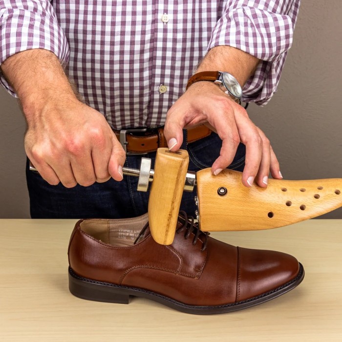 how do you stretch leather shoes