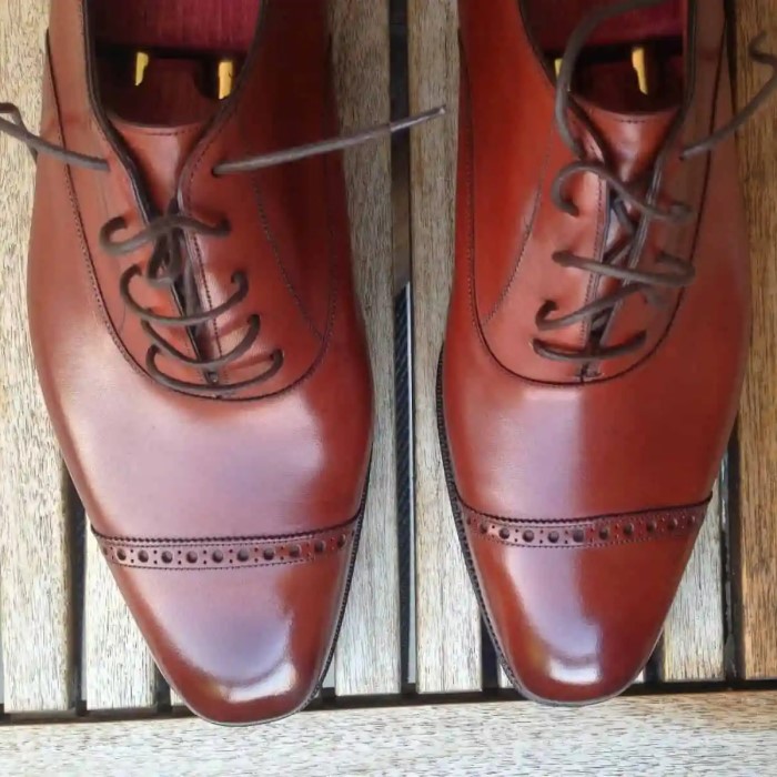 how do you stretch leather shoes