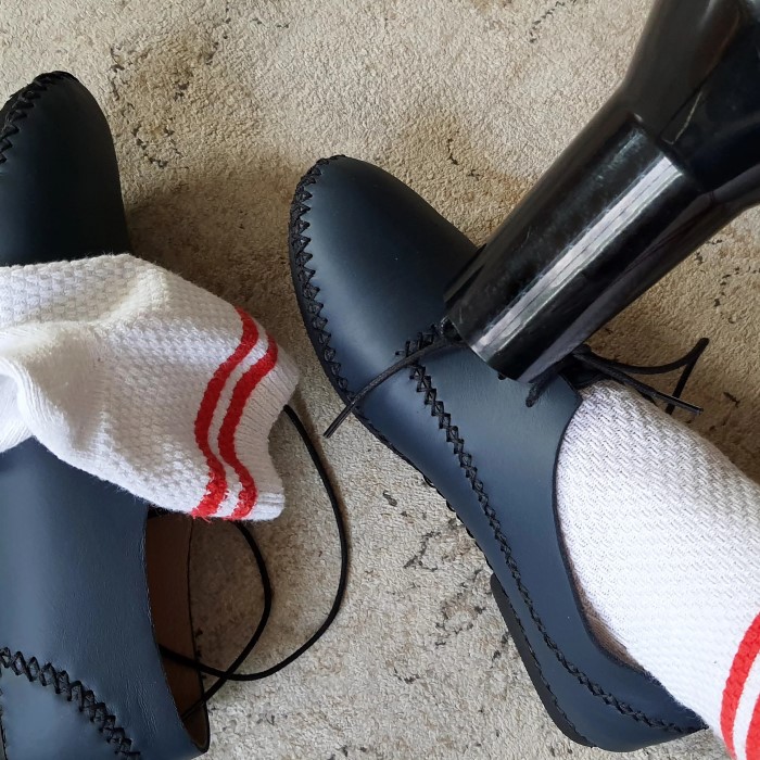 how do you stretch leather shoes