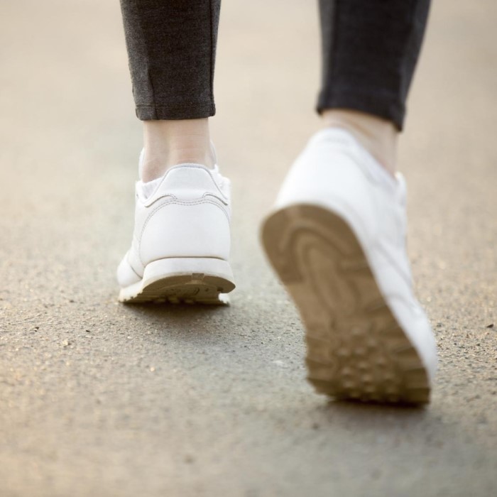 how to get shoes to stop squeaking