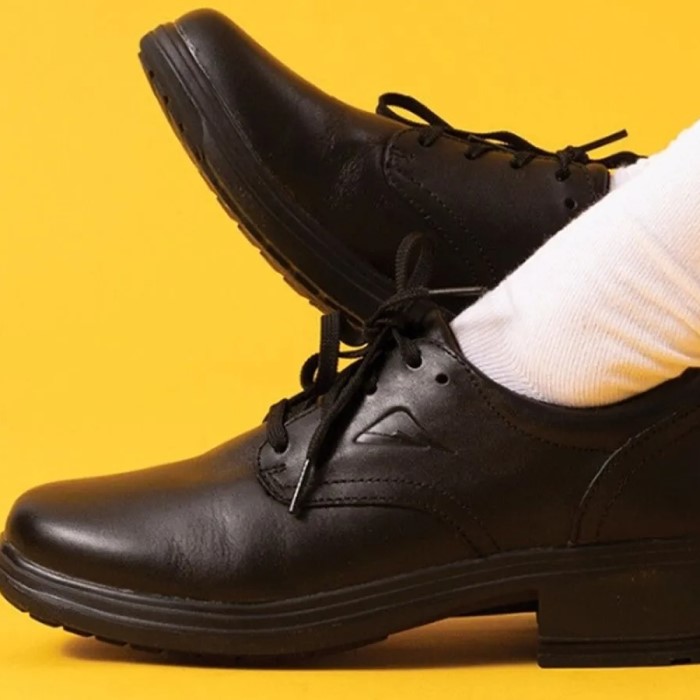 how to get shoes to stop squeaking