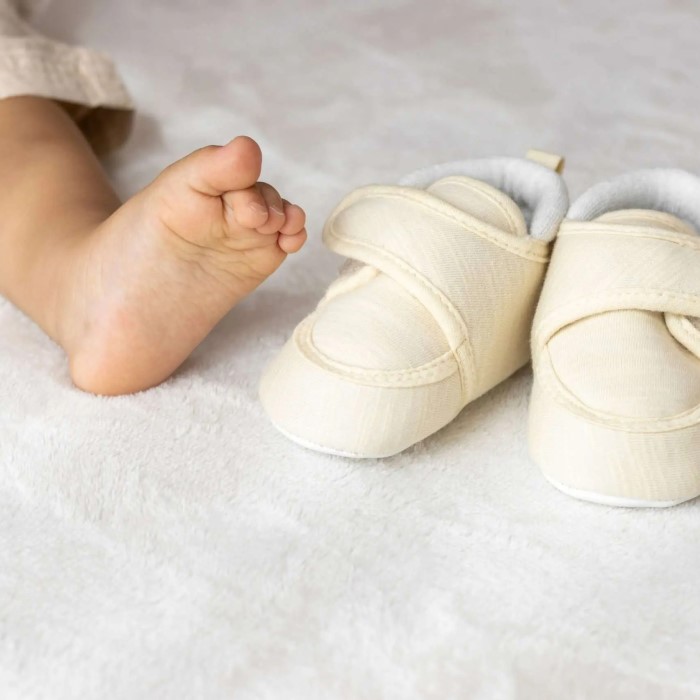 when do babies wear shoes