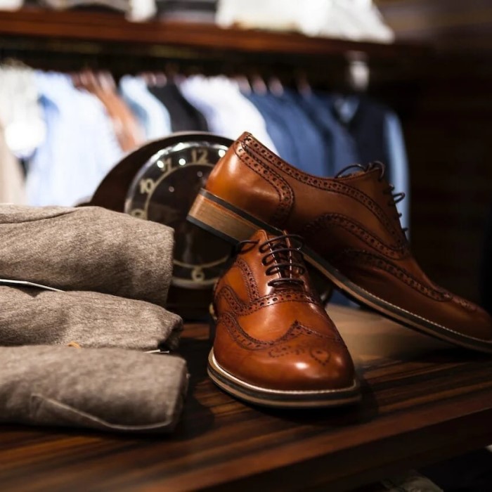 how do you stretch leather shoes