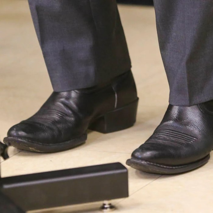 does trump wear lifts in his shoes