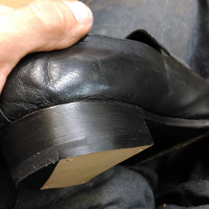 how to get shoes to stop squeaking