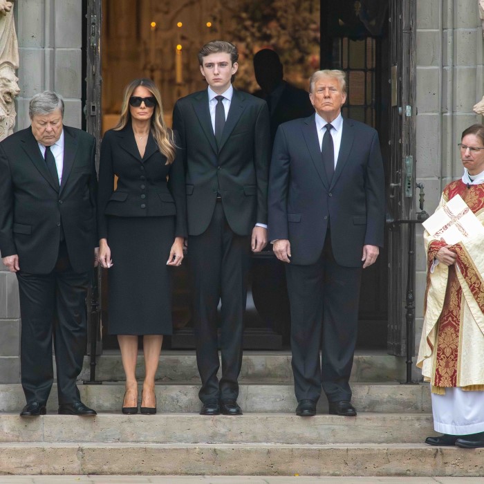 does trump wear lifts in his shoes