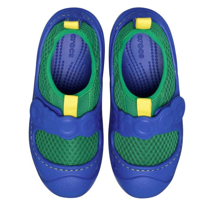 crocs water shoes