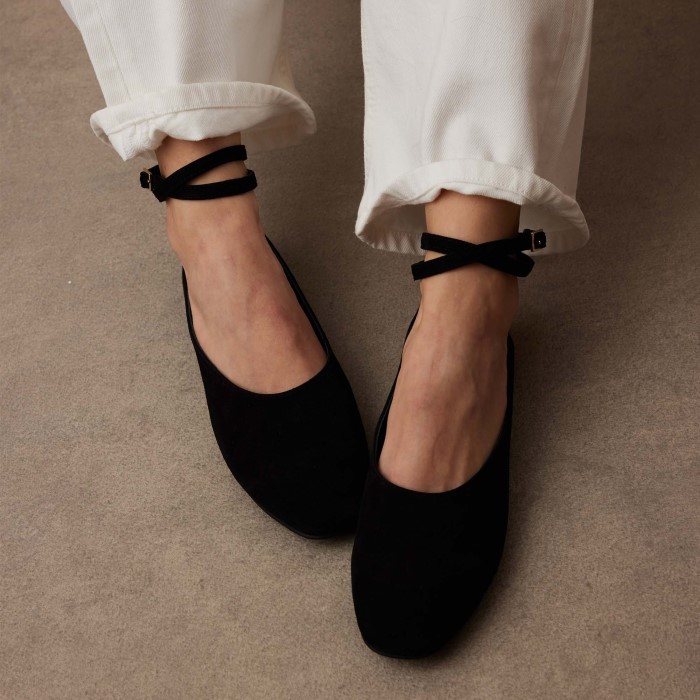 ballet flat with strap