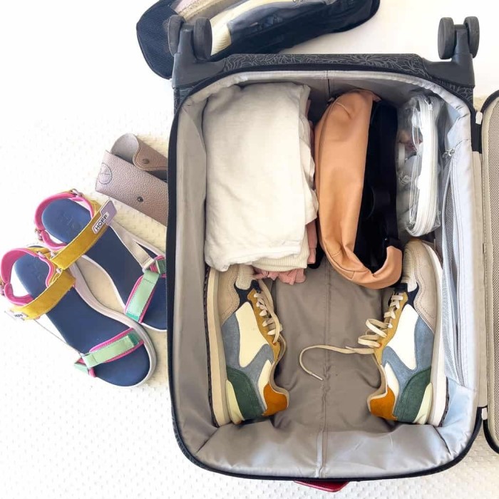 how to pack shoes