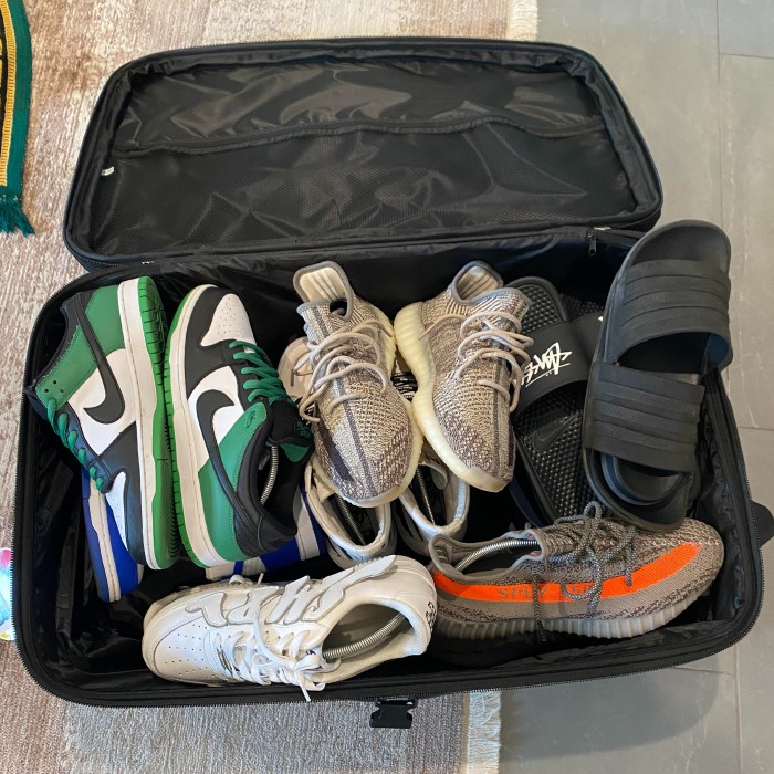 how to pack shoes