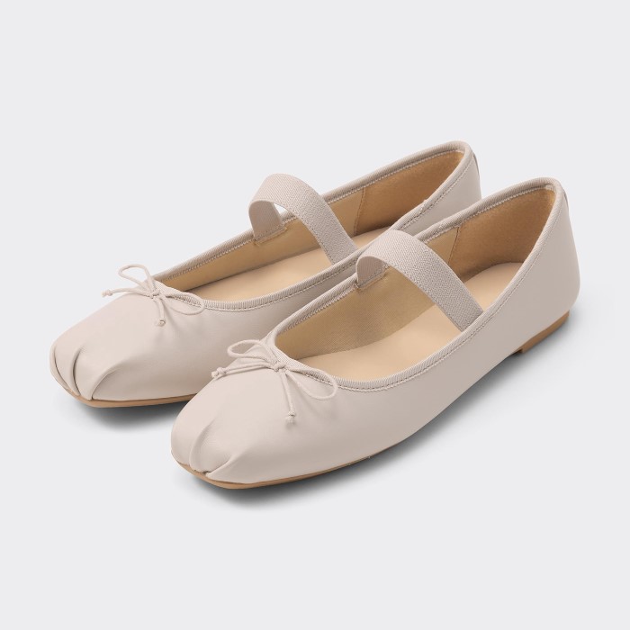 ballet flat with strap