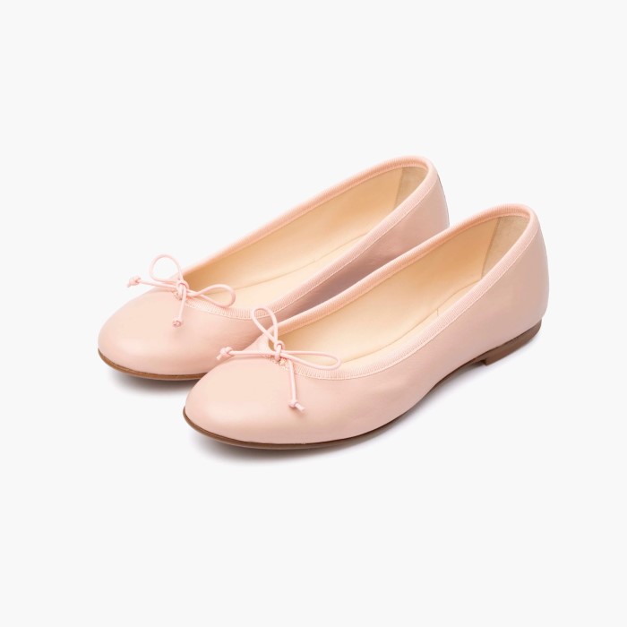flat ballet shoes