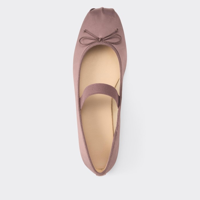 flat ballet shoes